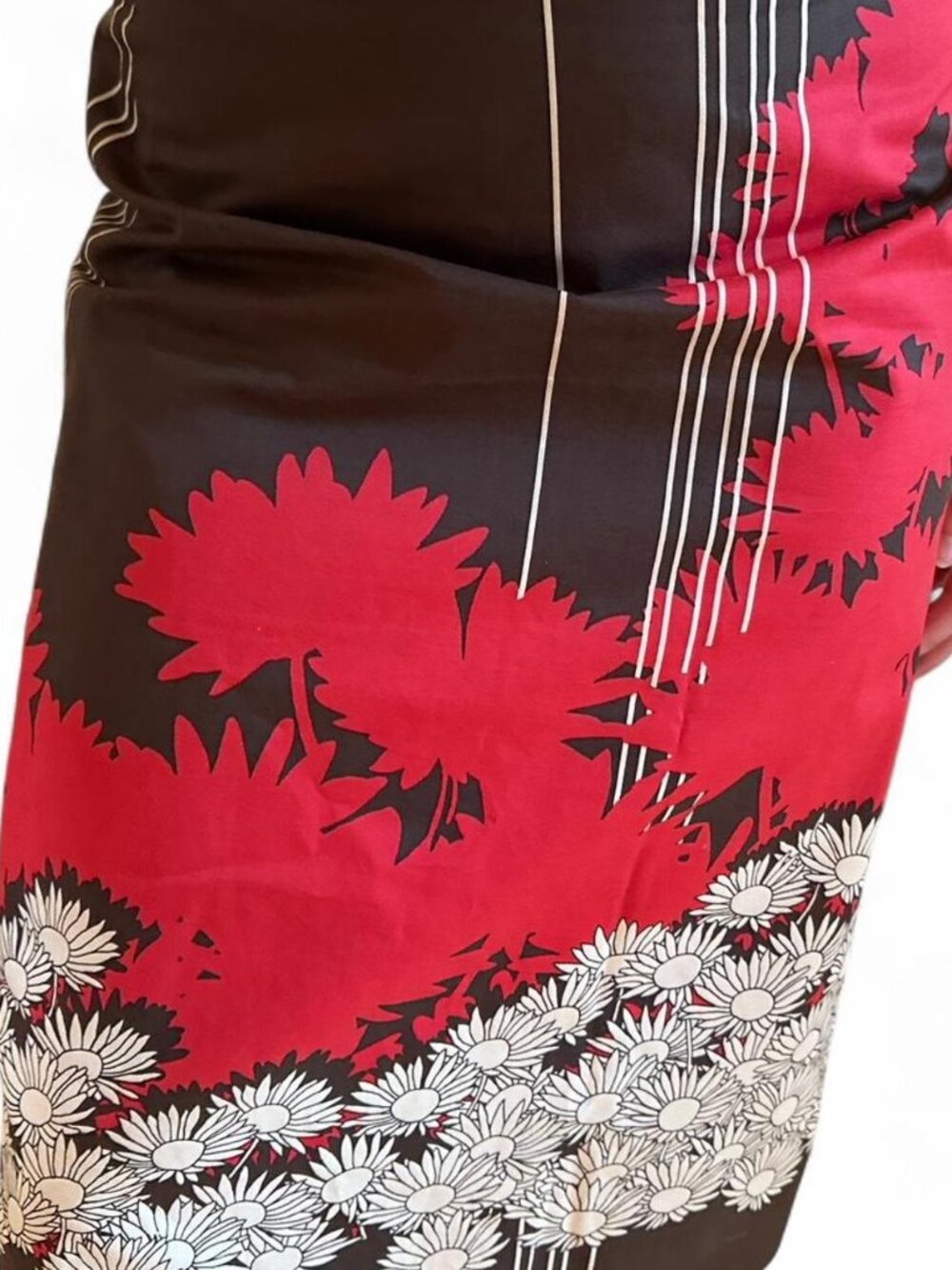 UNIQUE vintage 100% cotton banana republic red, brown, and white daisy skirt